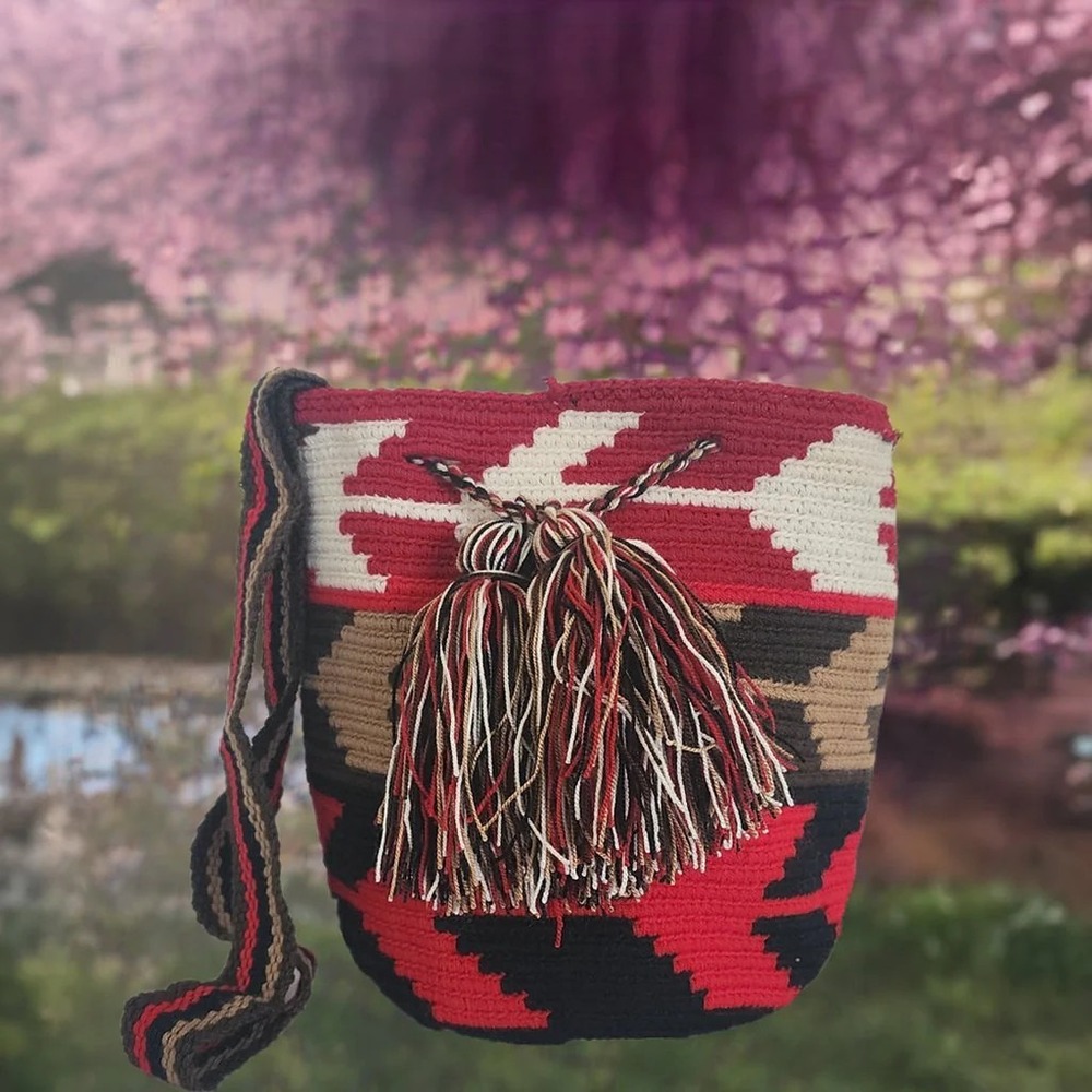 NWT Wuitusu Louisa Medium Handmade Crochet Wayuu Mochila Bag Crossbody Red‎